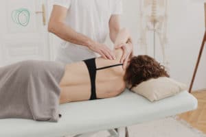 Osteopathie und Physiotherapie akute Schmerzen