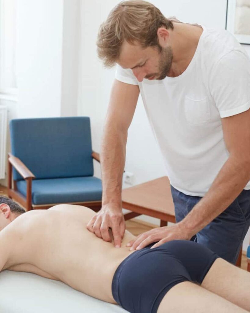 Aktive Übungen und Belastungsaufbau gegen Rückenschmerzen in der Physiotherapie Wien